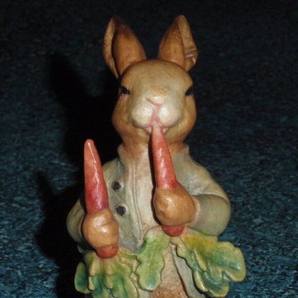 3" ANRI PETER RABBIT FIGURINE EATING 2 CARROTS VINTAGE F. WARNE COLLECTIBLE GIFT
